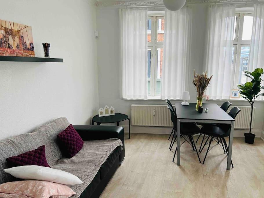 Lovely 1-Bedroom Condo In Aarhus C Dış mekan fotoğraf